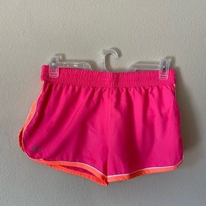 Woman’s Under Armour Semi Fitted Heat Gear Athletic Shorts Pink size M